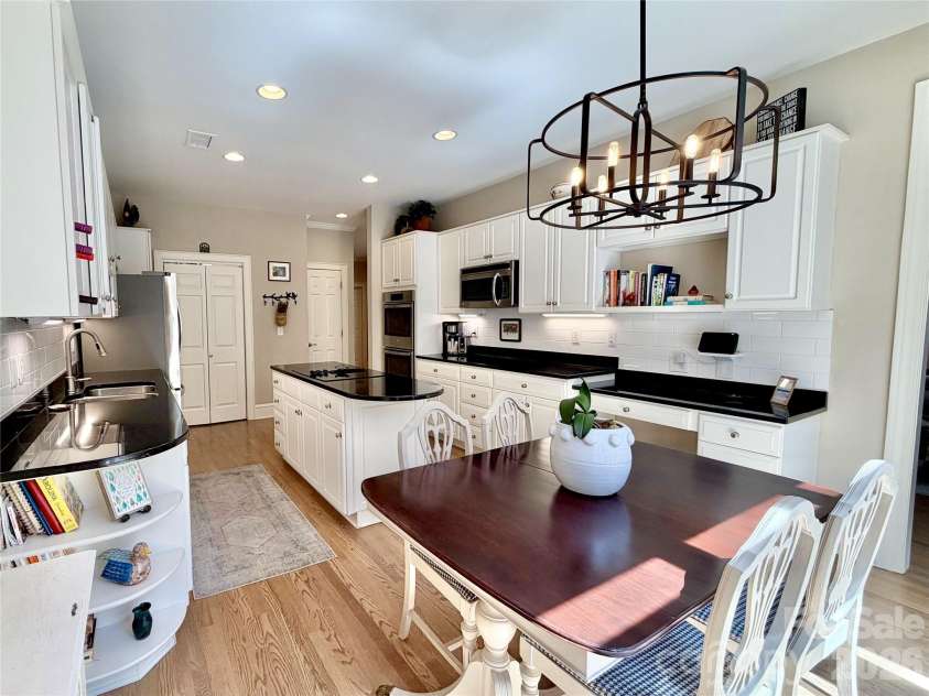 8964 Challis Hill Lane, Charlotte, NC 28226.  MLS# CAR4368580, YatesRealty ID 12379. 