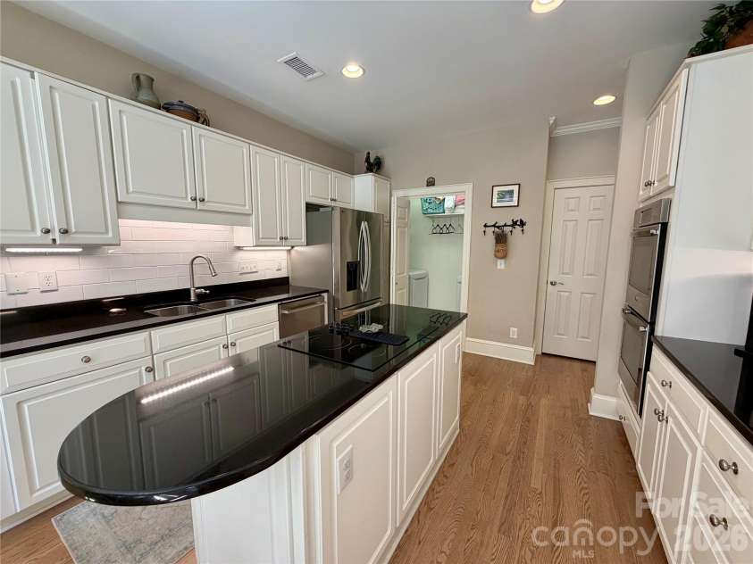 8964 Challis Hill Lane, Charlotte, NC 28226.  MLS# CAR4368580, YatesRealty ID 12379. 