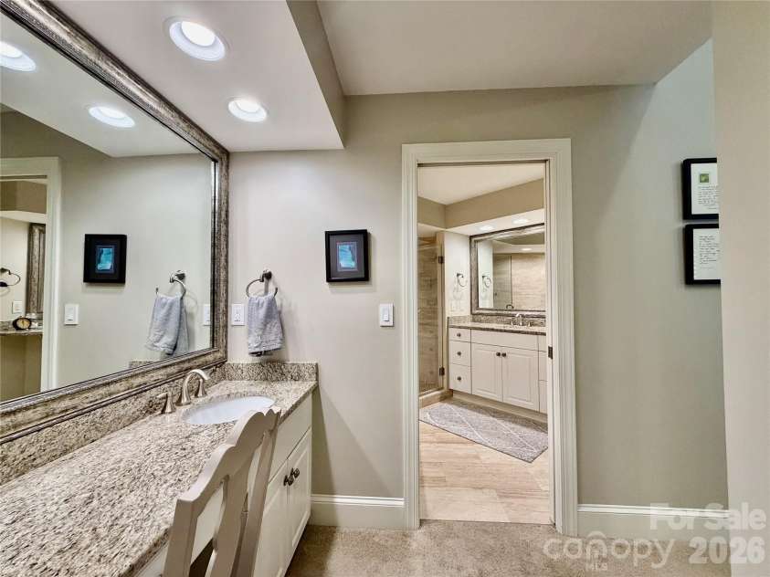 8964 Challis Hill Lane, Charlotte, NC 28226.  MLS# CAR4368580, YatesRealty ID 12379. 