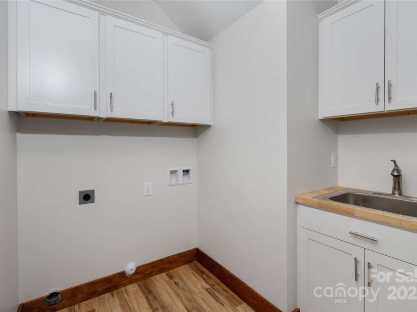 750 Silver Springs Drive, Banner Elk, NC 28604.  MLS# CAR4160928, YatesRealty ID 1238. Laundry Room with sink