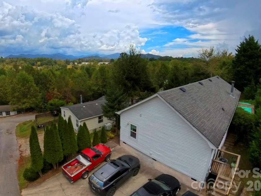 304 Golden Aster Road, Swannanoa, NC 28778.  MLS# CAR4304564, YatesRealty ID 12381. Entrance driveway (aerial view)