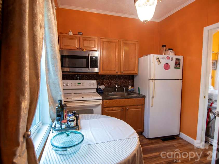 304 Golden Aster Road, Swannanoa, NC 28778.  MLS# CAR4304564, YatesRealty ID 12381. Kitchen & Dinning combo in second living quarters