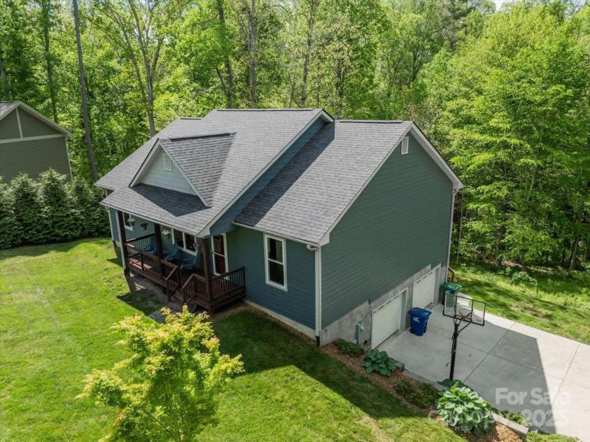 36 Nader Avenue, Weaverville, NC 28787.  MLS# CAR4255914, YatesRealty ID 12381. 