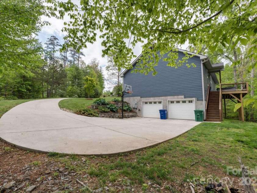 36 Nader Avenue, Weaverville, NC 28787.  MLS# CAR4255914, YatesRealty ID 12381. 