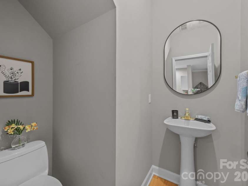 416 Queens Road, Charlotte, NC 28207.  MLS# CAR4333057, YatesRealty ID 12382. 