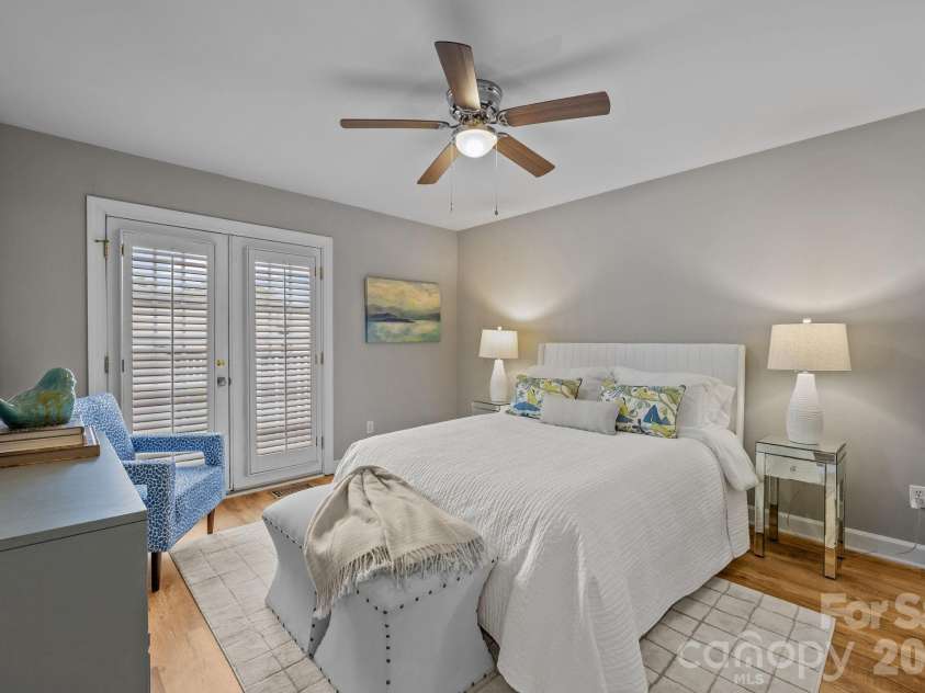 416 Queens Road, Charlotte, NC 28207.  MLS# CAR4333057, YatesRealty ID 12382. 