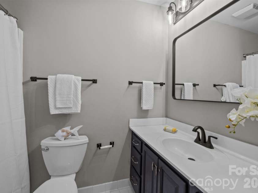 416 Queens Road, Charlotte, NC 28207.  MLS# CAR4333057, YatesRealty ID 12382. 