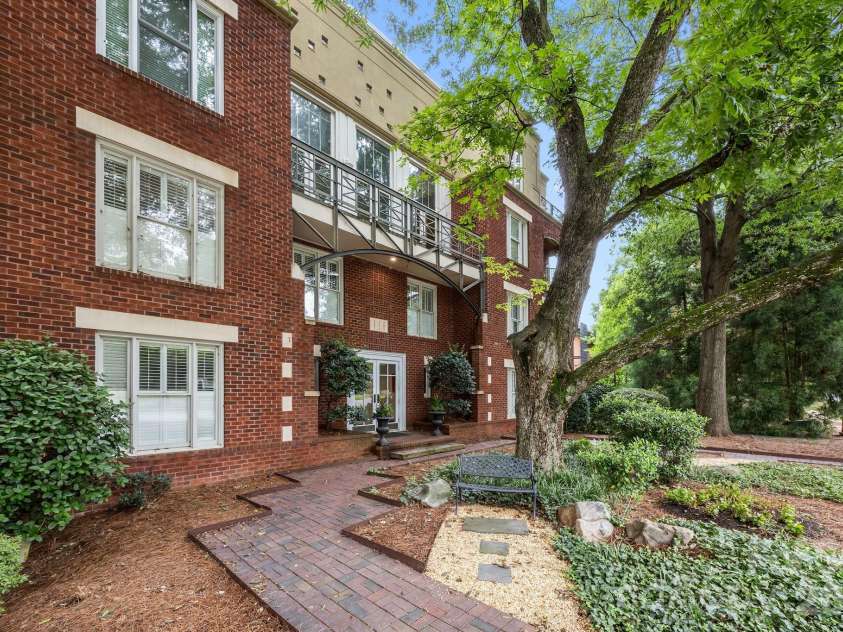 416 Queens Road, Charlotte, NC 28207.  MLS# CAR4333057, YatesRealty ID 12382. 