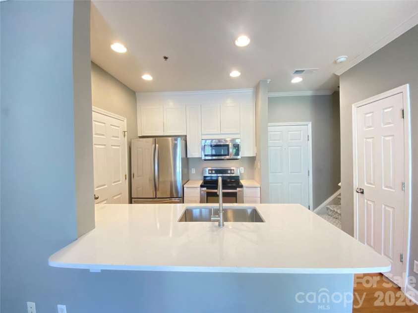 416 Queens Road, Charlotte, NC 28207.  MLS# CAR4333057, YatesRealty ID 12382. 