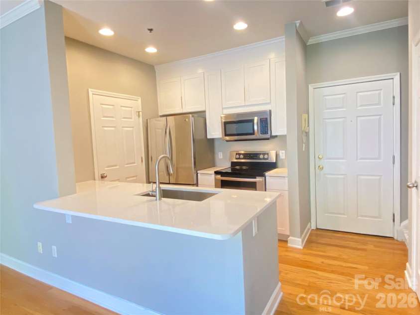 416 Queens Road, Charlotte, NC 28207.  MLS# CAR4333057, YatesRealty ID 12382. 