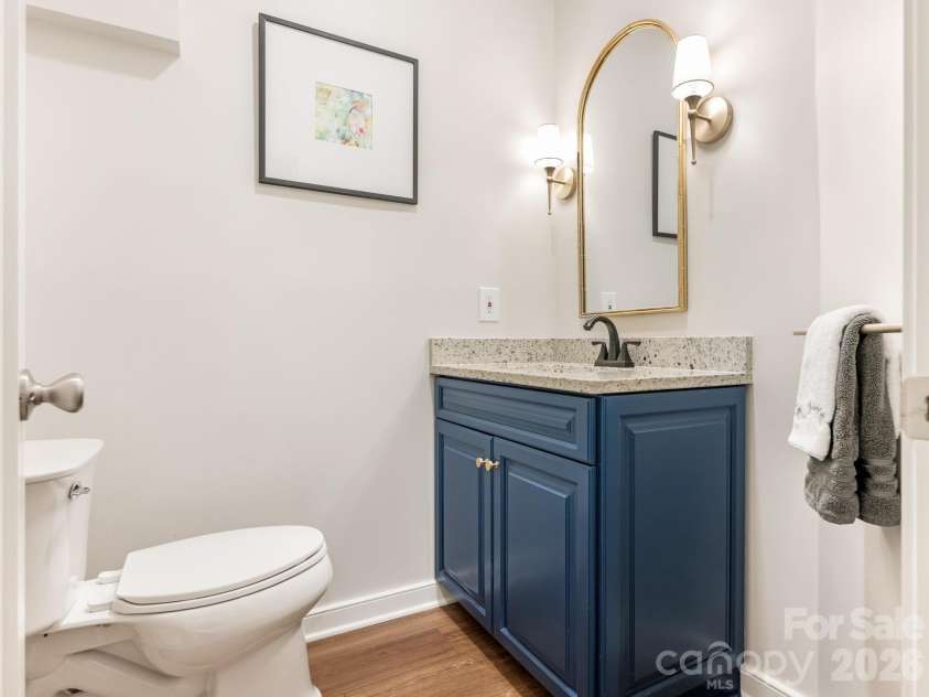 416 Queens Road, Charlotte, NC 28207.  MLS# CAR4362899, YatesRealty ID 12382. Powder Bath