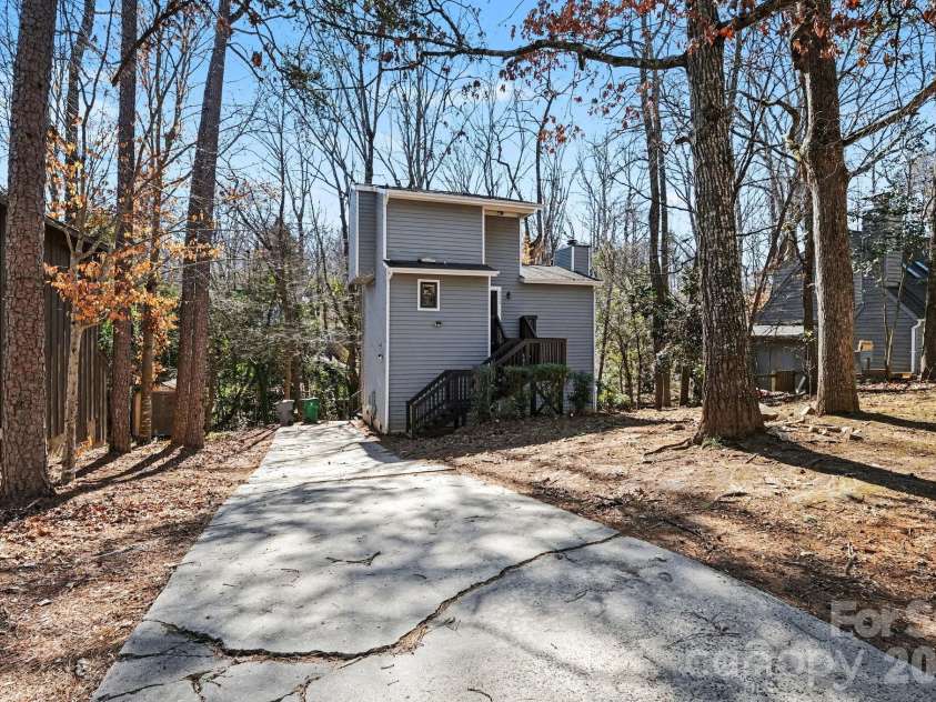 2312 Brook Canyon Drive, Charlotte, NC 28212.  MLS# CAR4342912, YatesRealty ID 12384. 