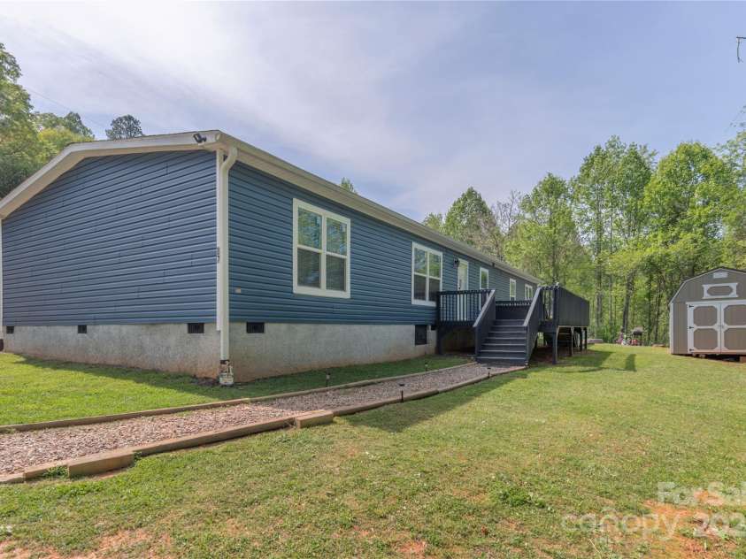 87 Horseback Lane, Marshall, NC 28753.  MLS# CAR4251023, YatesRealty ID 12384. Come make yourself right at home.