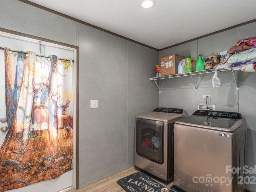 87 Horseback Lane, Marshall, NC 28753.  MLS# CAR4251023, YatesRealty ID 12384. Large laundry room with door to rear deck.