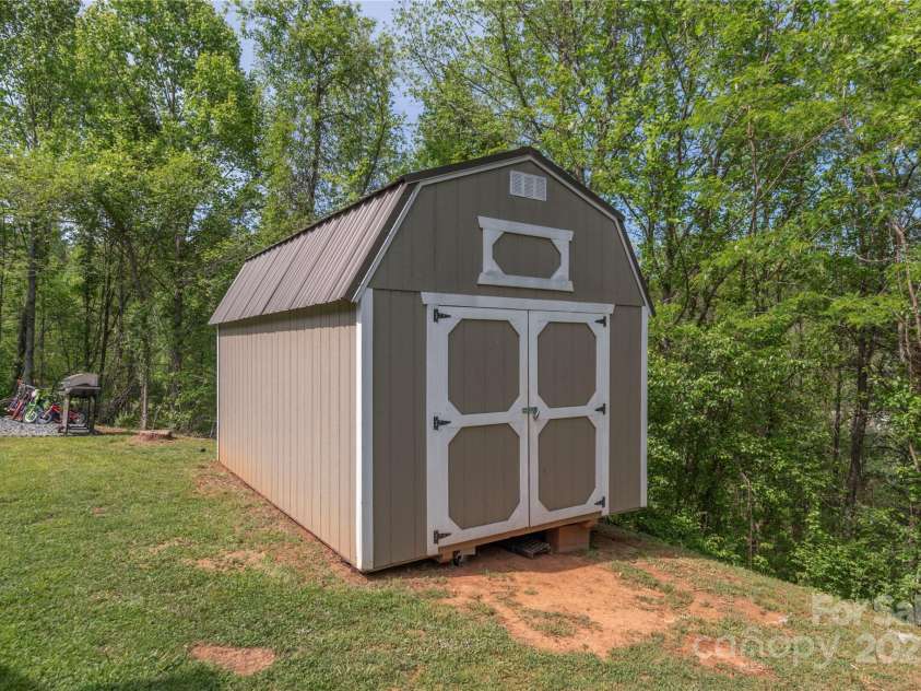 87 Horseback Lane, Marshall, NC 28753.  MLS# CAR4251023, YatesRealty ID 12384. Lots of extra space for your tools or toys