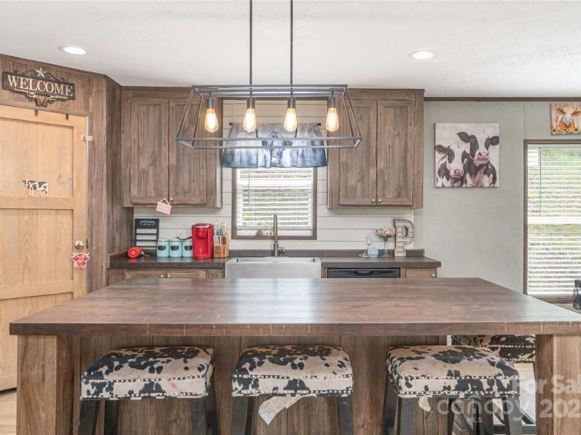 87 Horseback Lane, Marshall, NC 28753.  MLS# CAR4251023, YatesRealty ID 12384. Such an inviting place to gather.