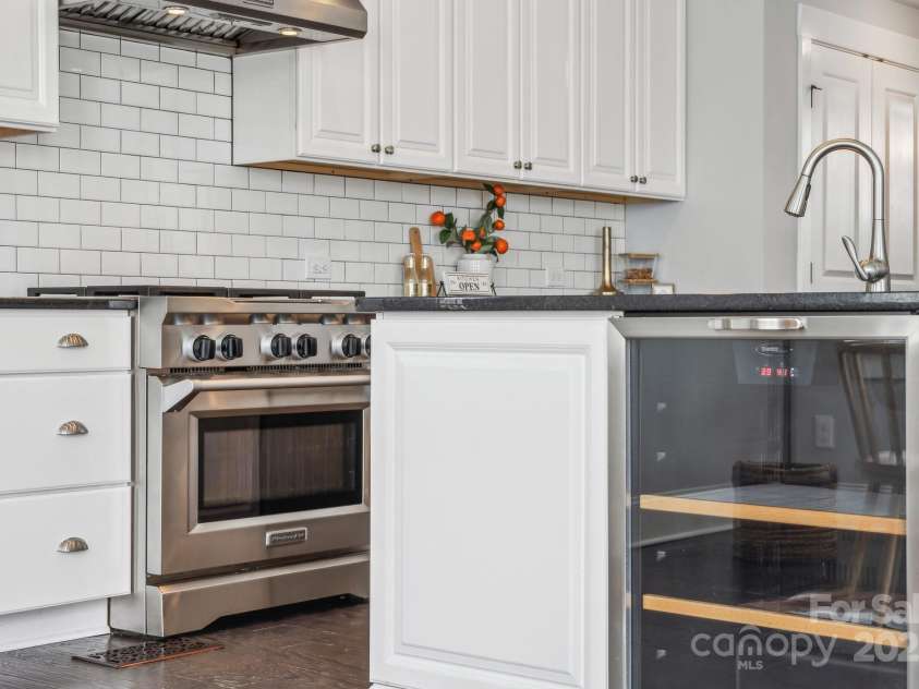 2311 Lochview Street, Pineville, NC 28134.  MLS# CAR4246576, YatesRealty ID 12385. 