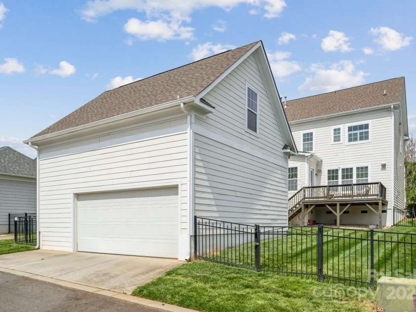 2311 Lochview Street, Pineville, NC 28134.  MLS# CAR4246576, YatesRealty ID 12385. 