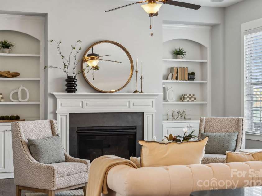 2311 Lochview Street, Pineville, NC 28134.  MLS# CAR4246576, YatesRealty ID 12385. Built-Ins