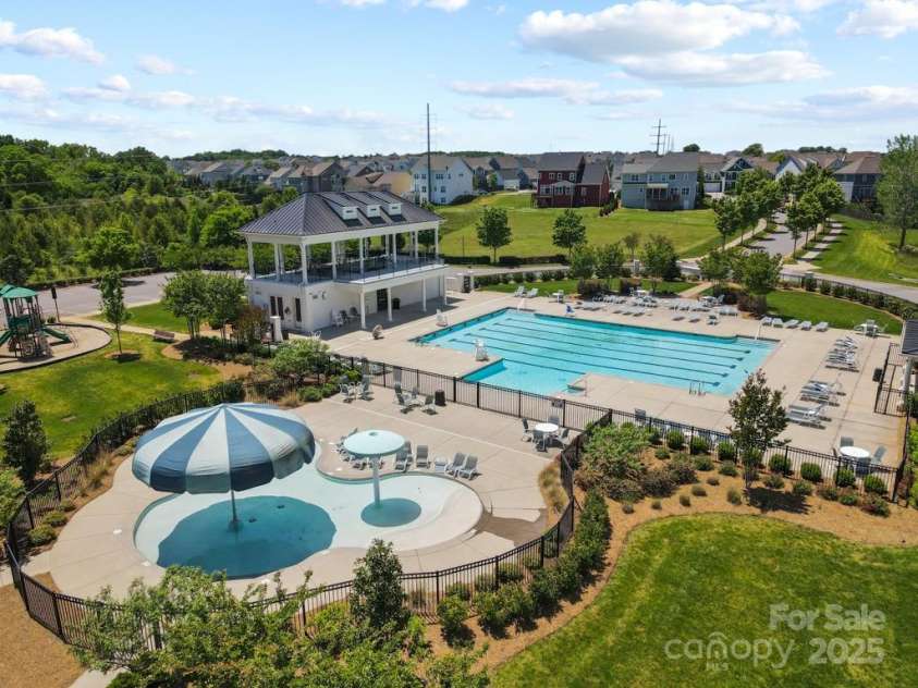 2311 Lochview Street, Pineville, NC 28134.  MLS# CAR4246576, YatesRealty ID 12385. Kids Splash Pool