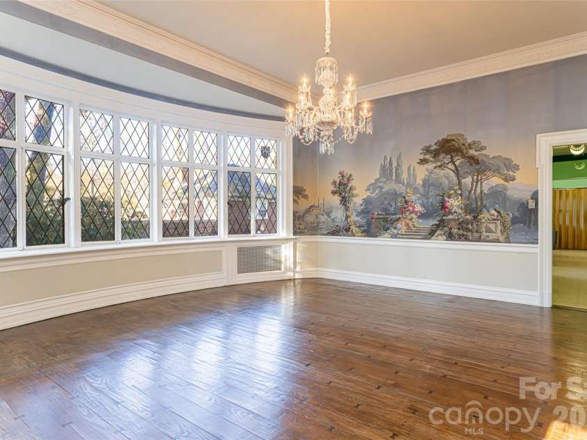 407 Vanderbilt Road, Asheville, NC 28803.  MLS# CAR4363302, YatesRealty ID 12385. Bathed in Light