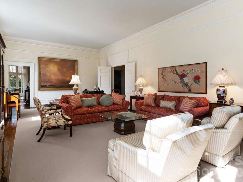 407 Vanderbilt Road, Asheville, NC 28803.  MLS# CAR4363302, YatesRealty ID 12385. Expansive Living Room