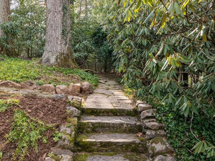 407 Vanderbilt Road, Asheville, NC 28803.  MLS# CAR4363302, YatesRealty ID 12385. Garden Paths