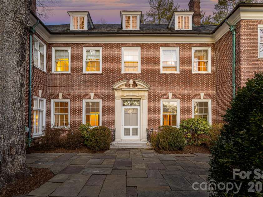 407 Vanderbilt Road, Asheville, NC 28803.  MLS# CAR4363302, YatesRealty ID 12385. Grand Patio