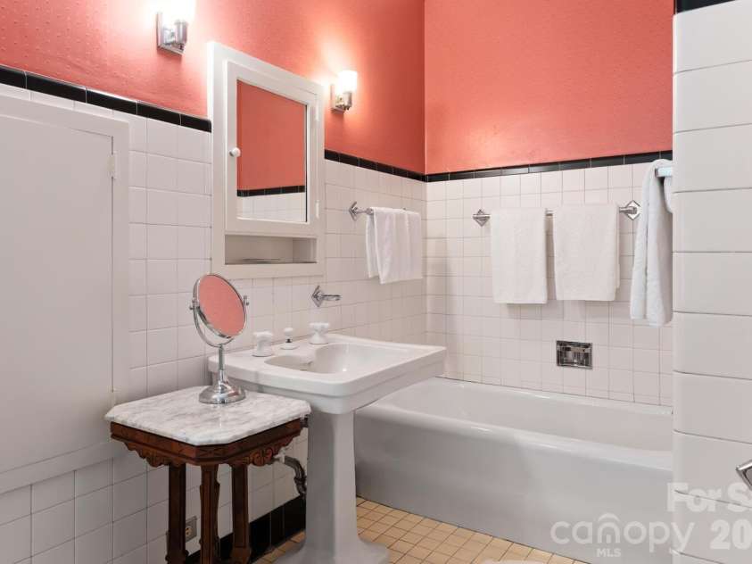 407 Vanderbilt Road, Asheville, NC 28803.  MLS# CAR4363302, YatesRealty ID 12385. Guest Bath Second Floor