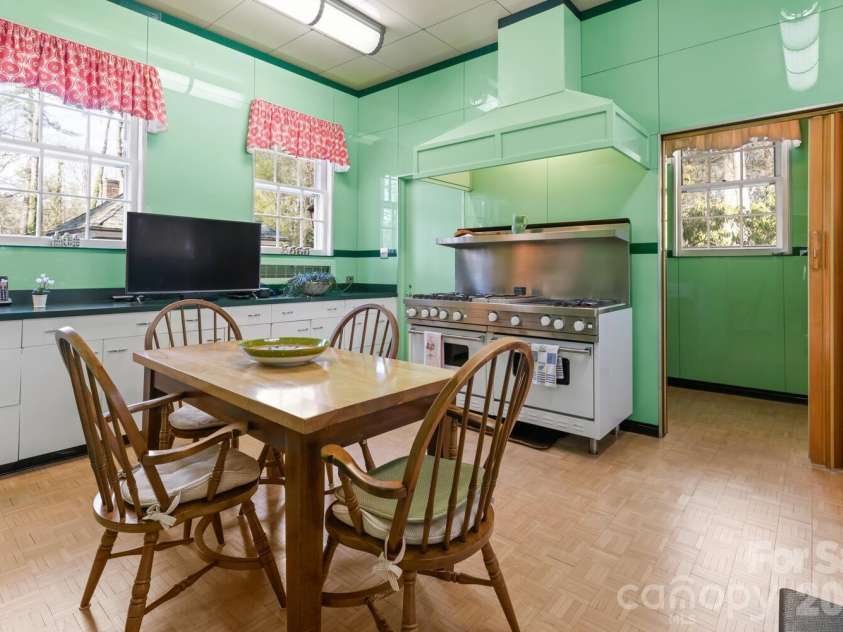 407 Vanderbilt Road, Asheville, NC 28803.  MLS# CAR4363302, YatesRealty ID 12385. Kitchen with Vitrolite Glass Walls and Tile