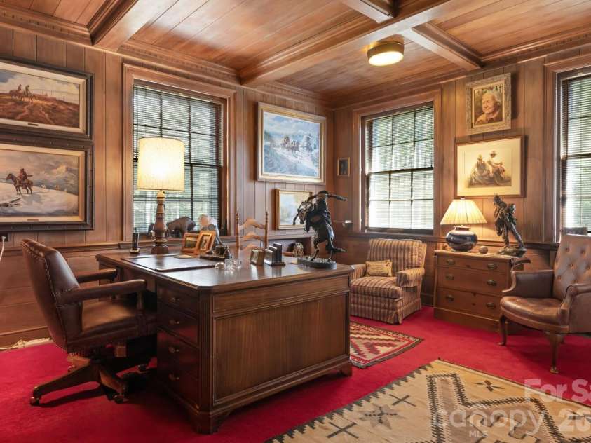 407 Vanderbilt Road, Asheville, NC 28803.  MLS# CAR4363302, YatesRealty ID 12385. Office/Guest Room