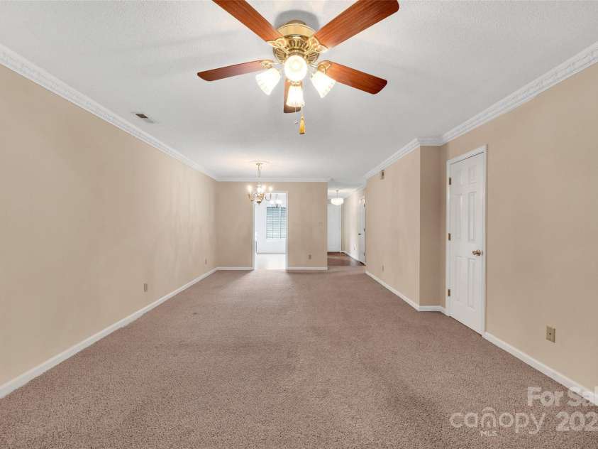 212 Pointe Circle, Rock Hill, SC 29732.  MLS# CAR4253180, YatesRealty ID 12386. Living Room
