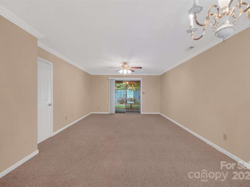 212 Pointe Circle, Rock Hill, SC 29732.  MLS# CAR4253180, YatesRealty ID 12386. Living Room
