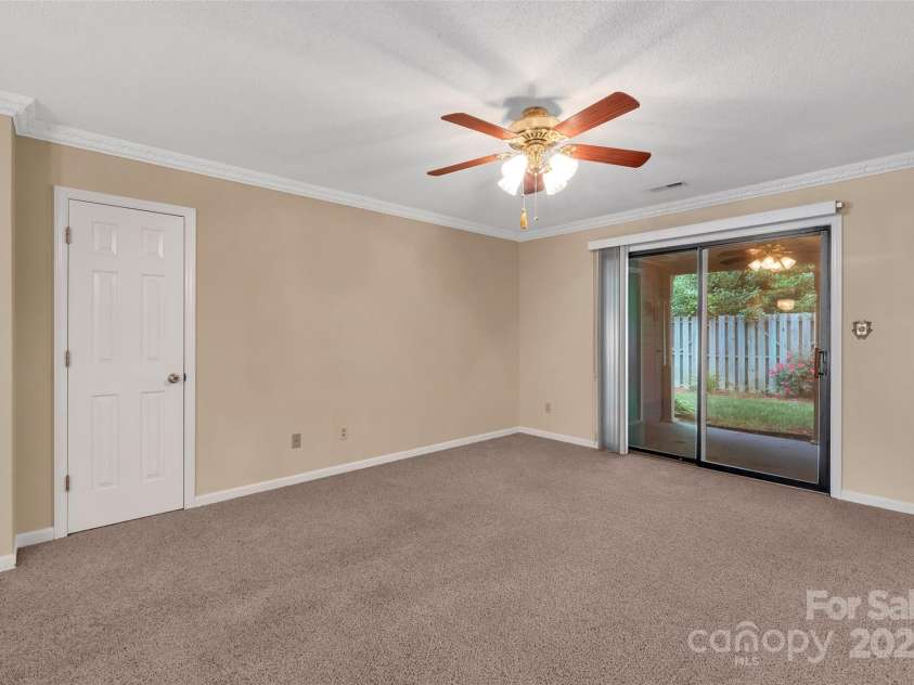212 Pointe Circle, Rock Hill, SC 29732.  MLS# CAR4253180, YatesRealty ID 12386. Living Room