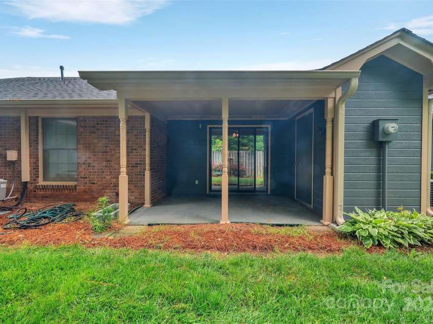 212 Pointe Circle, Rock Hill, SC 29732.  MLS# CAR4253180, YatesRealty ID 12386. Rear View + Back Yard
