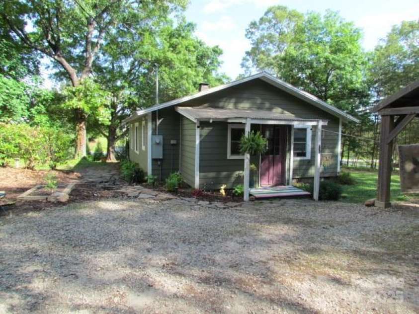 112 Highway 14 Highway, Landrum, SC 29356.  MLS# CAR4257045, YatesRealty ID 12387. 