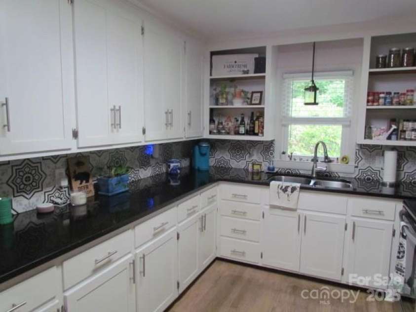 112 Highway 14 Highway, Landrum, SC 29356.  MLS# CAR4257045, YatesRealty ID 12387. 