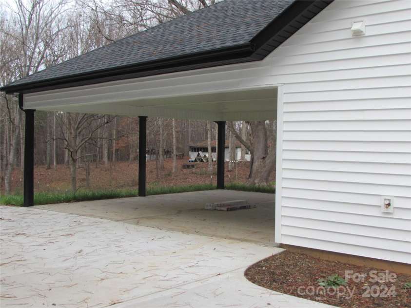 3910 Jenkins Road, Clover, SC 29710.  MLS# CAR4173081, YatesRealty ID 12389. 