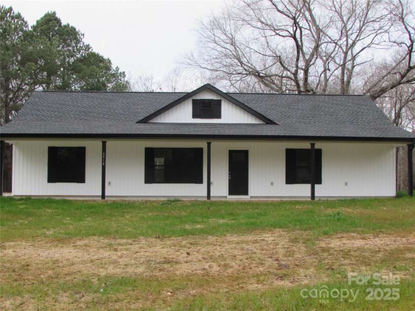 3910 Jenkins Road, Clover, SC 29710.  MLS# CAR4173081, YatesRealty ID 12389. 