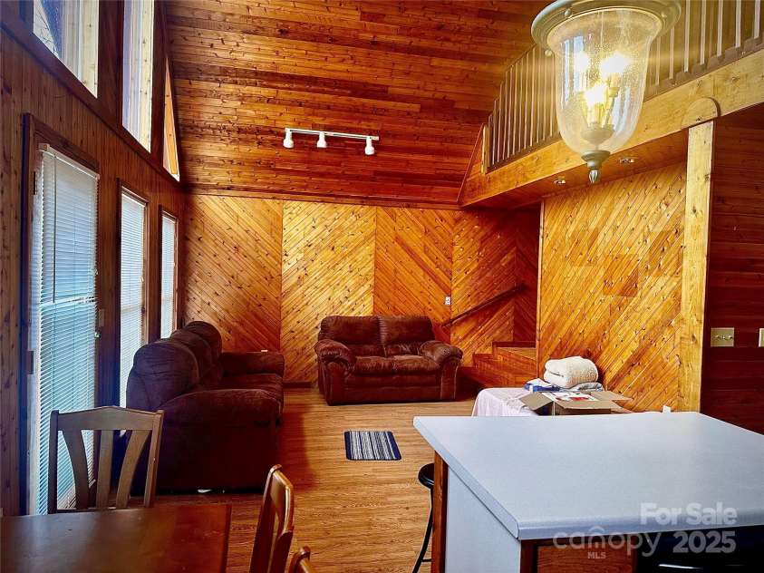 71 Travis Lane, Bakersville, NC 28705.  MLS# CAR4225910, YatesRealty ID 1239. 