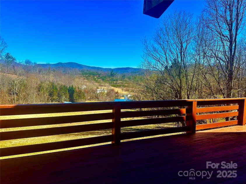 71 Travis Lane, Bakersville, NC 28705.  MLS# CAR4225910, YatesRealty ID 1239. 