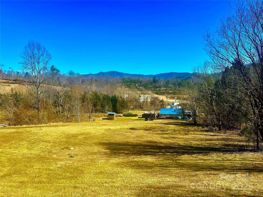 71 Travis Lane, Bakersville, NC 28705.  MLS# CAR4225910, YatesRealty ID 1239. 