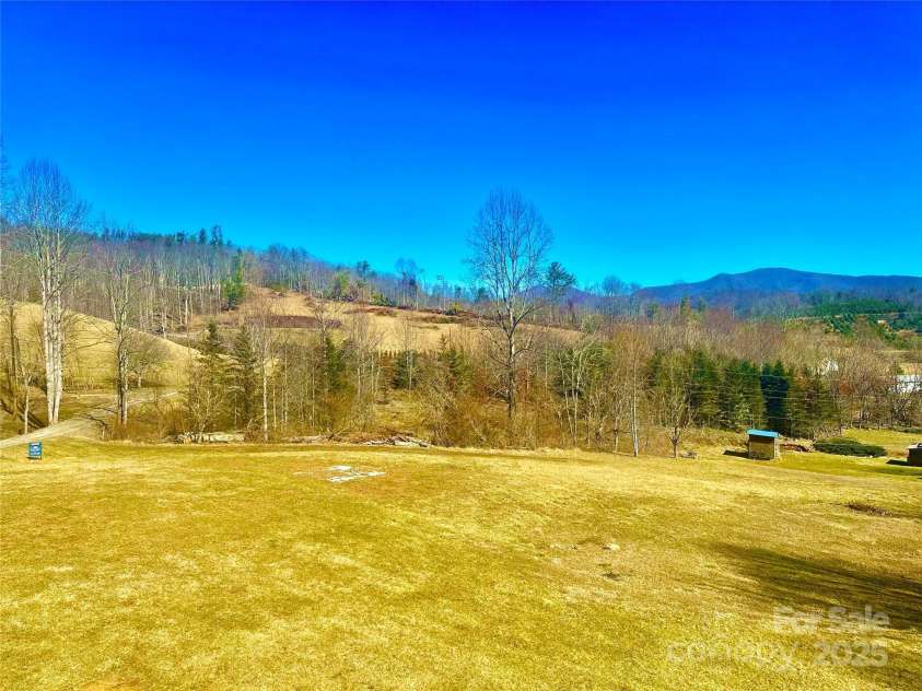 71 Travis Lane, Bakersville, NC 28705.  MLS# CAR4225910, YatesRealty ID 1239. 
