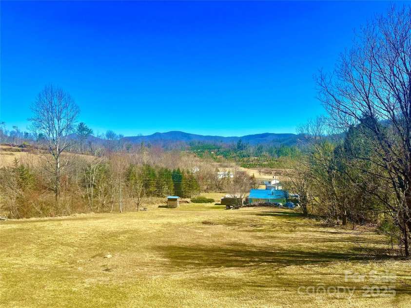 71 Travis Lane, Bakersville, NC 28705.  MLS# CAR4225910, YatesRealty ID 1239. 
