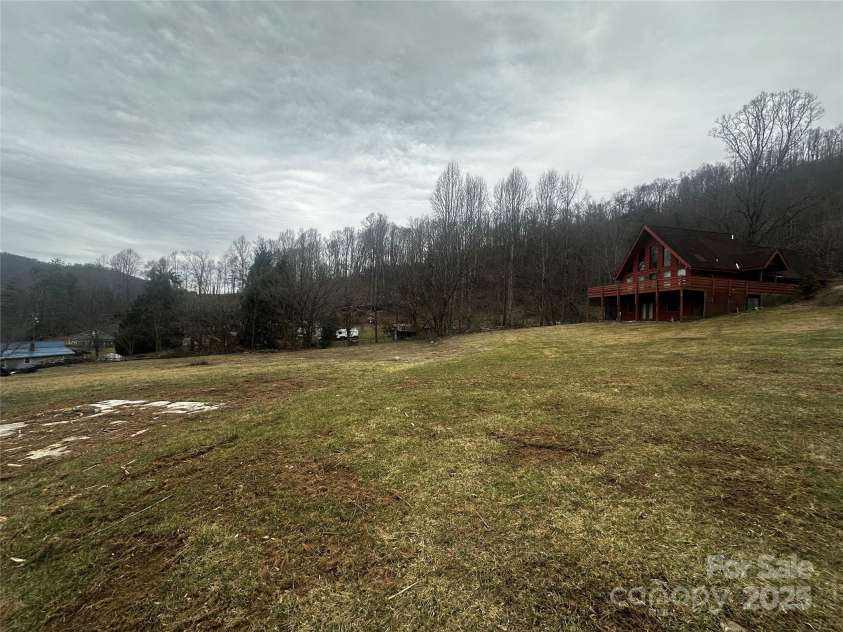71 Travis Lane, Bakersville, NC 28705.  MLS# CAR4225910, YatesRealty ID 1239. 
