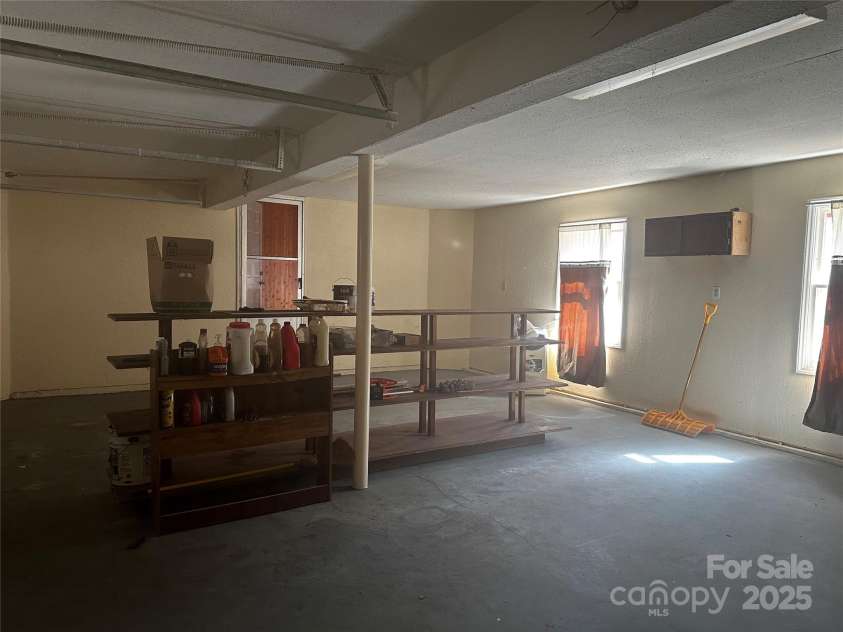 71 Travis Lane, Bakersville, NC 28705.  MLS# CAR4225910, YatesRealty ID 1239. 