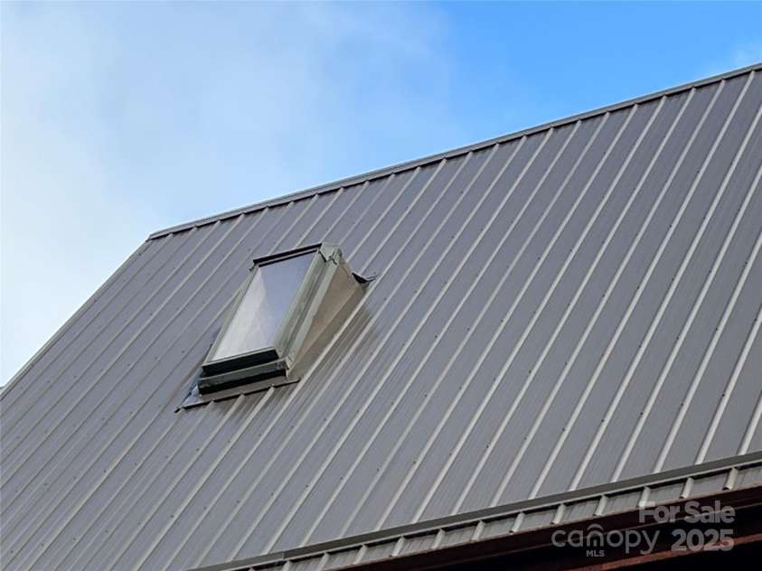 71 Travis Lane, Bakersville, NC 28705.  MLS# CAR4225910, YatesRealty ID 1239. 