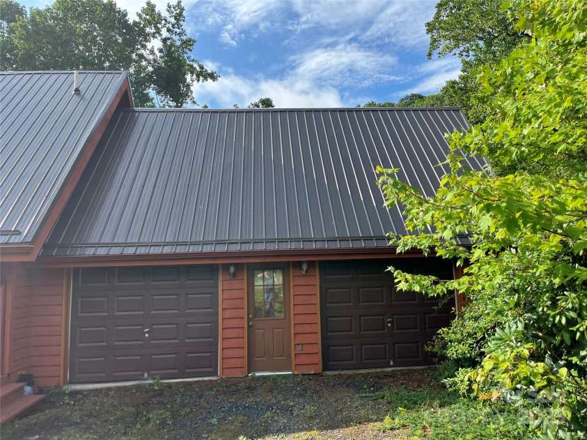 71 Travis Lane, Bakersville, NC 28705.  MLS# CAR4225910, YatesRealty ID 1239. 