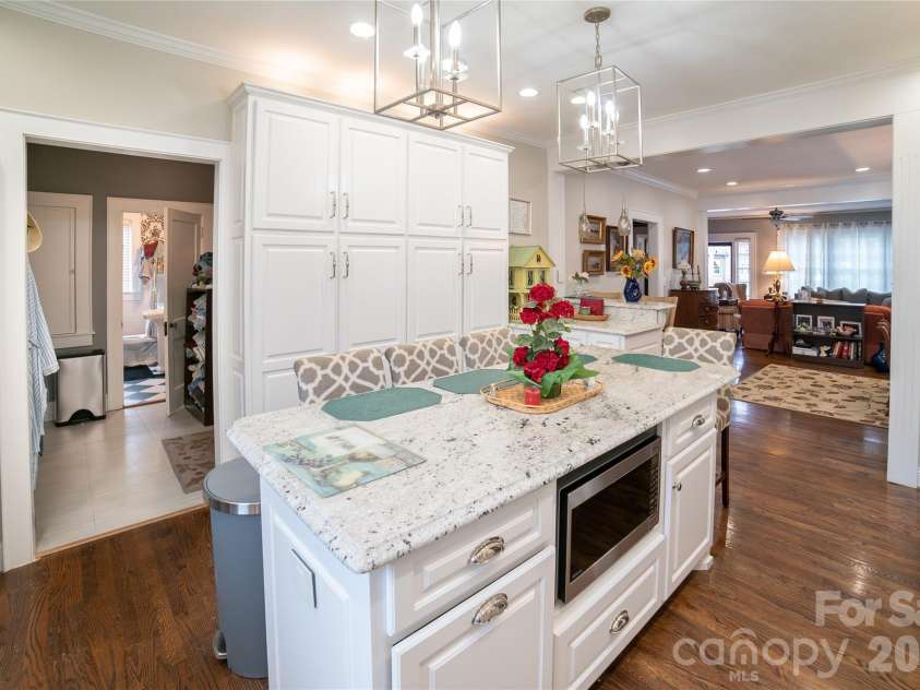 308 Beall Street, Lenoir, NC 28645.  MLS# CAR4356971, YatesRealty ID 12392. Kitchen