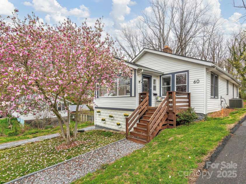 60 Fulton Street, Asheville, NC 28801.  MLS# CAR4196168, YatesRealty ID 12392. 